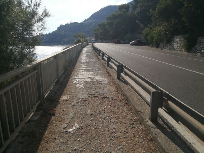 Ritardi alla nuova passeggiata di Varigotti. L’assessore Guzzi: “Non dipende da noi” (FOTOgallery)