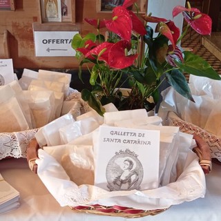 Alassio, le Gallette di Santa Caterina distribuite nelle Parrocchie