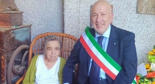 Quiliano, festa per i 100 anni di Paola Rebella: "Vera testimone delle tradizioni di Valleggia"