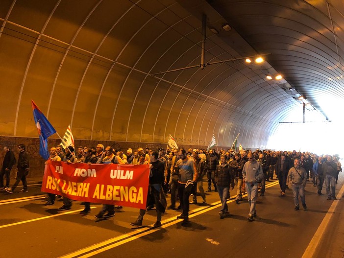 Piaggio Aero, Vella: "Misura colma se c’è il Governo, batta un colpo e decida". Mercoledì incontro con il Presidente Toti Piaggio Aero, Vella: "Misura colma se c’è il Governo, batta un colpo e decida". Mercoledì incontro con il Presidente Toti