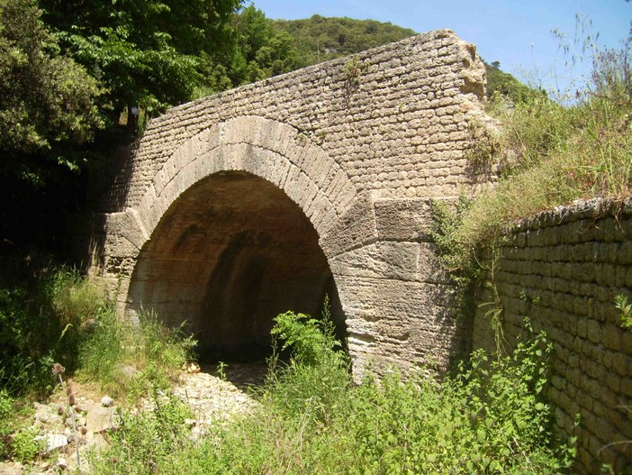Danni non più accettabili al patrimonio archeologico finalese Danni non più accettabili al patrimonio archeologico finalese
