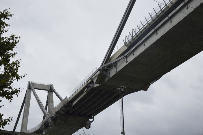 Crollo ponte Morandi: polizia giudiziaria indaga. Nulla osta ai funerali