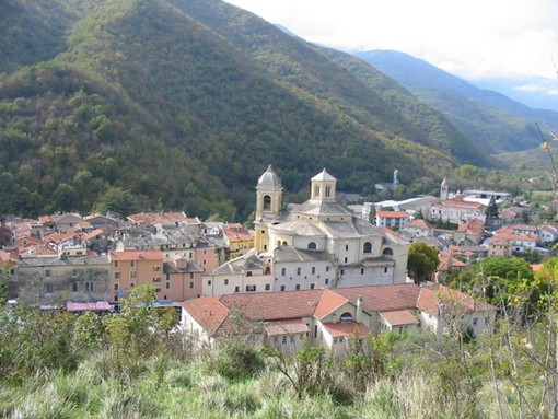 Pieve di Teco: ex Caserma Manfredi, Asilo Nido, Casa di Comunità. L'opposizione: "Il Sindaco con le idee confuse" Pieve di Teco: ex Caserma Manfredi, Asilo Nido, Casa di Comunità. L'opposizione: "Il Sindaco con le idee confuse"