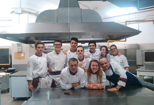 Polenta “benefica” all’alberghiero di Finale Ligure (FOTO) Polenta “benefica” all’alberghiero di Finale Ligure (FOTO)