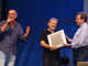 Laigueglia: il premio "Questi Passi" a Mauro Pagani, magia in musica sul palco di Queste Piazze Davanti al Mare