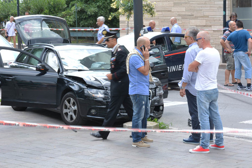 Sparatoria di Pietra Ligure, parla la moglie del ferito:"Mio marito ha pensato ai bambini" Sparatoria di Pietra Ligure, parla la moglie del ferito:"Mio marito ha pensato ai bambini"