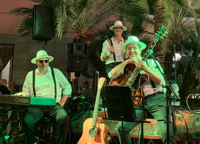 Alassio, "Quando c’era il… Caffè Concerto": con Nando Rizzo rivivono la musica e le atmosfere del passato