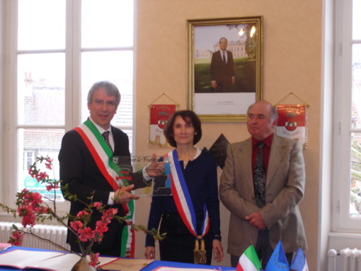 Il momento della firma