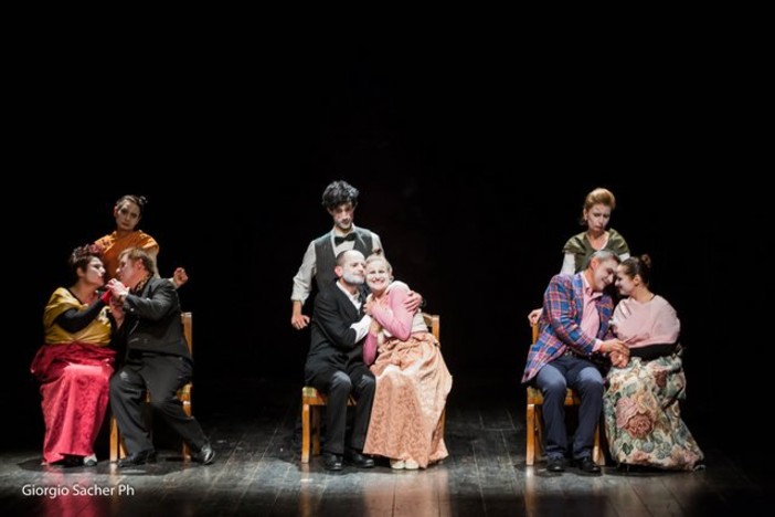 Al teatro Lux di Millesimo l'opera teatrale "Sarto per Signora" Al teatro Lux di Millesimo l'opera teatrale "Sarto per Signora"