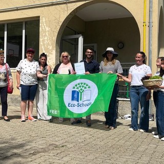 Alassio, consegnata la Bandiera Verde alla Scuola Primaria “Luigi Bottaro” di Moglio