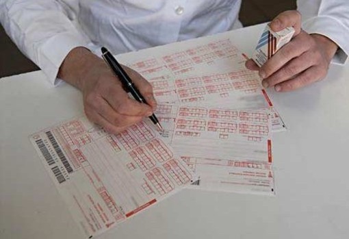 Abolito superticket su ricette per gli under 18, Toti e Viale: "Liguria sostiene bambini e famiglie" Abolito superticket su ricette per gli under 18, Toti e Viale: "Liguria sostiene bambini e famiglie"