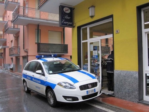 Ceriale: rapina in un bar in chiusura, bottino di 150 euro Ceriale: rapina in un bar in chiusura, bottino di 150 euro