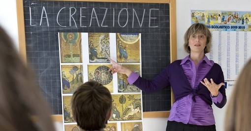 Ora di religione, il vescovo Marino: "Occasione per riflettere sui temi di attualità"