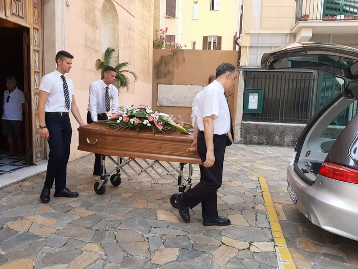 Savona, l’ultimo commosso saluto al partigiano e avvocato Romeo Pastrengo