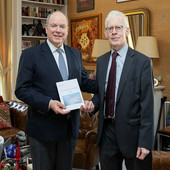 La Commissione Superiore dei Conti consegna il Rapporto Pubblico Annuale 2025 al Principe Alberto II di Monaco © Palazzo del Principe