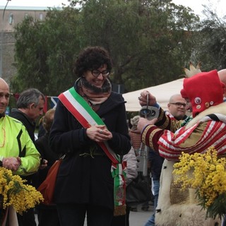Cicciolin riconsegna le chiavi della città al sindaco: finisce il carnevale a Savona