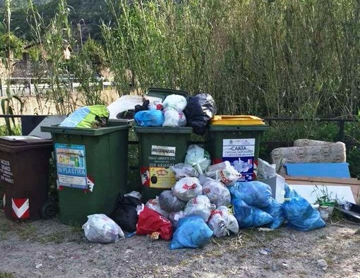 Finale Ligure, il gruppo di minoranza "Le Persone al Centro": "Tari alle stelle e servizio da dimenticare: per i prossimi anni aumento fino al 30%" Finale Ligure, il gruppo di minoranza "Le Persone al Centro": "Tari alle stelle e servizio da dimenticare: per i prossimi anni aumento fino al 30%"