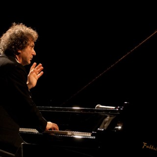 Il Maestro Roberto Cacciapaglia saluta il suo pubblico savonese su Facebook