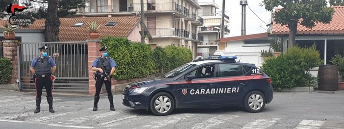 Albenga, ubriaco sfascia un bar e aggredisce i carabinieri: arrestato un 36enne svizzero Albenga, ubriaco sfascia un bar e aggredisce i carabinieri: arrestato un 36enne svizzero