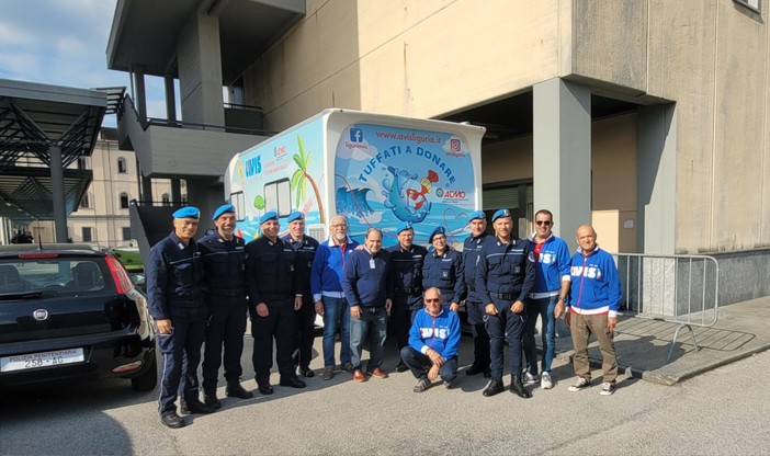 Cairo, l'Avis e la Scuola di Polizia Penitenziaria fanno squadra: anche i futuri ispettori donano il sangue Cairo, l'Avis e la Scuola di Polizia Penitenziaria fanno squadra: anche i futuri ispettori donano il sangue