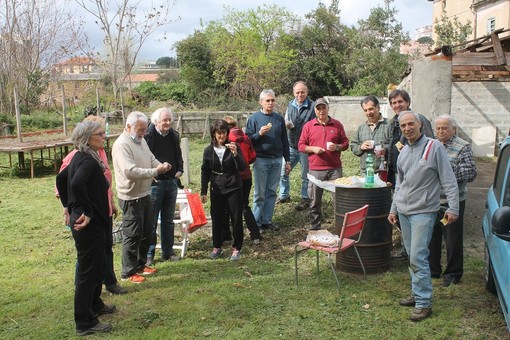 "Savona Bella": pulito e riaperto agli abitanti del quartiere il "Roseto dei Papi" "Savona Bella": pulito e riaperto agli abitanti del quartiere il "Roseto dei Papi"