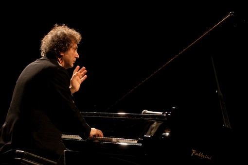Il Maestro Roberto Cacciapaglia saluta il suo pubblico savonese su Facebook