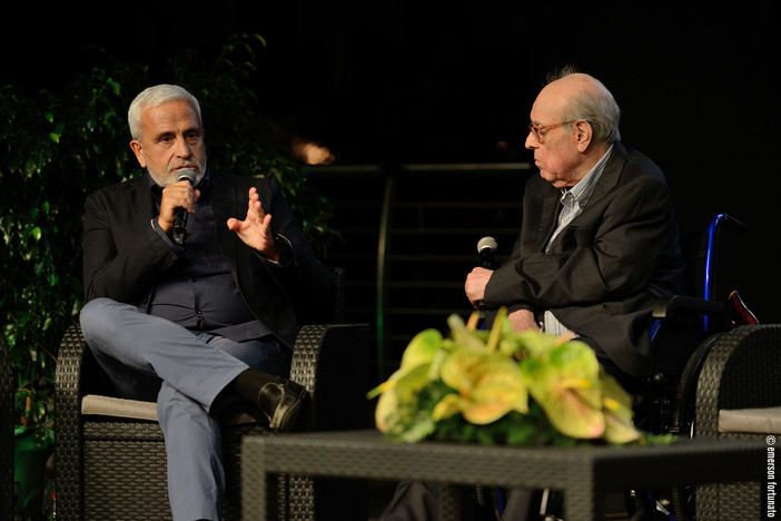 Nella foto: il vincitore dell'edizione 2018, Roberto Alajmo, intervistato dal critico letterario Franco Gallea Nella foto: il vincitore dell'edizione 2018, Roberto Alajmo, intervistato dal critico letterario Franco Gallea