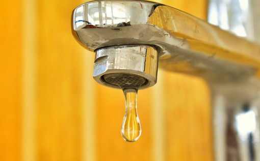 Carcare, rottura improvvisa di una condotta: via Biglino e zone limitrofe senza acqua