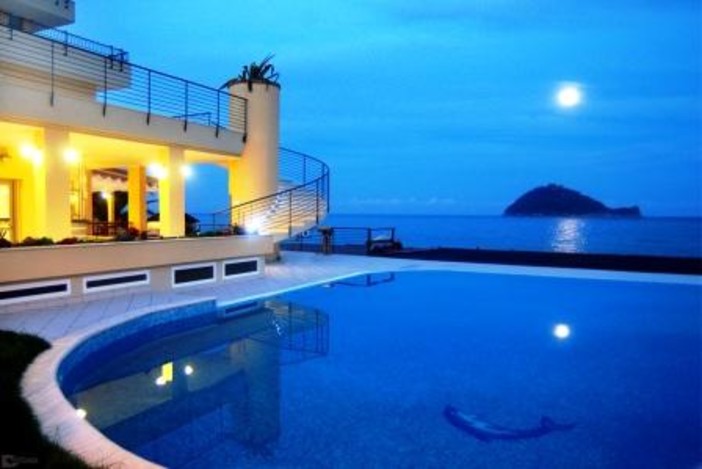 Albenga: latino-americano nel giovedì di Isola del Sole Albenga: latino-americano nel giovedì di Isola del Sole