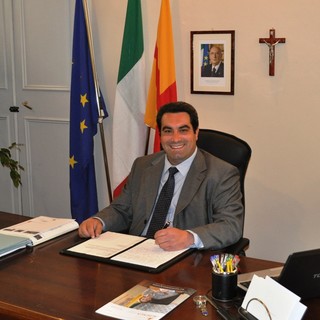 Albenga: lavori in corso in via Don Isola per l’installazione di tubi e pozzetti