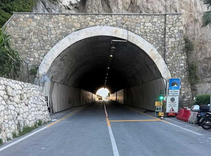 Finale, verso la riapertura l'Aurelia dopo mesi di semaforo a Capo San Donato: il doppio senso dal 26 ottobre Finale, verso la riapertura l'Aurelia dopo mesi di semaforo a Capo San Donato: il doppio senso dal 26 ottobre