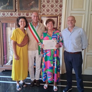 La consegna della pergamena ad Anne Sonck La consegna della pergamena ad Anne Sonck