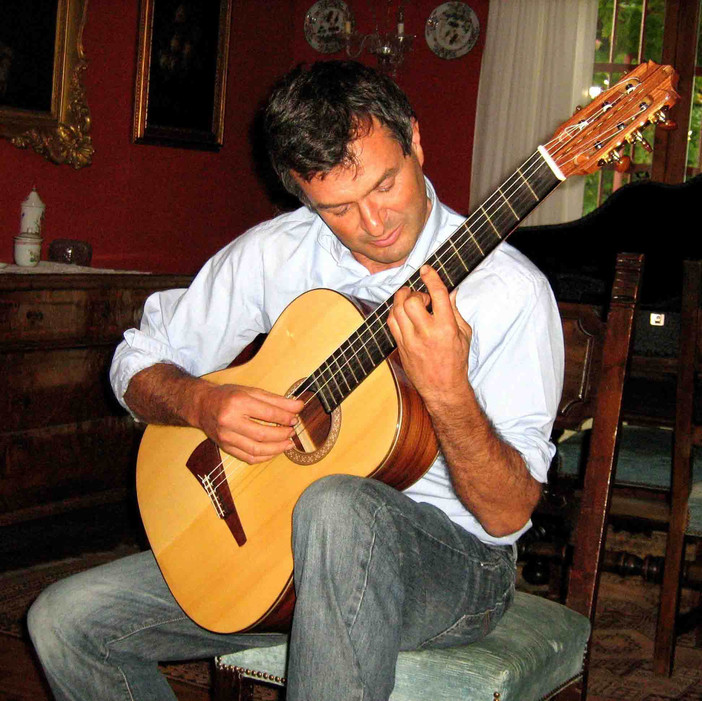 Concerto di chitarra classica al teatro Santa Rosa di Carcare: si esibirà Riccardo Pampararo