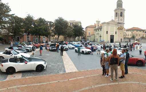 A Loano il secondo “Giro Turistico Regionale Riviera di Ponente” delle Fiat 124 Spider