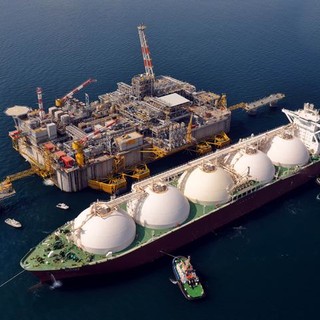 Sul rigassificatore "Pensiero Critico Savona" ne ha per tutti: l'accusa a politica locale e nazionale