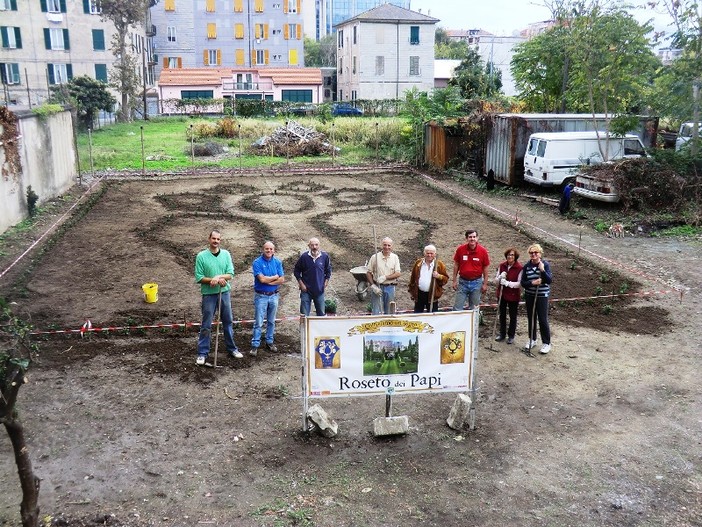 Savona, il progetto di riqualificazione degli Orti Folconi parte con le rose Savona, il progetto di riqualificazione degli Orti Folconi parte con le rose