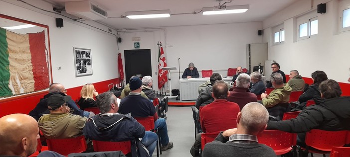 Riunione degli ex dipendenti Ata in Cgil: "Aspettiamo il tfr da anni. Ora basta, il tempo è scaduto"