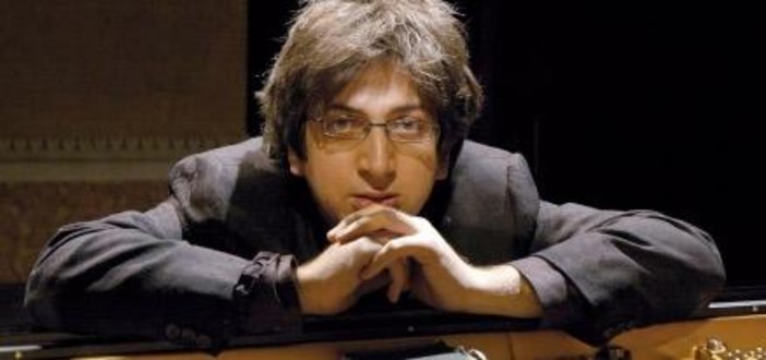 I finalesi si mobilitano in difesa dell'Inquieto dell'anno 2014 Ramin Bahrami