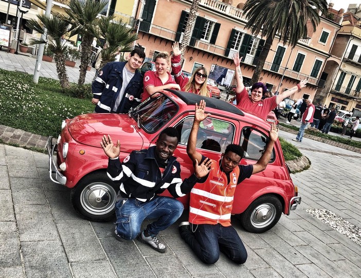 A Loano la sesta edizione del raduno "In 500 per la Cri"