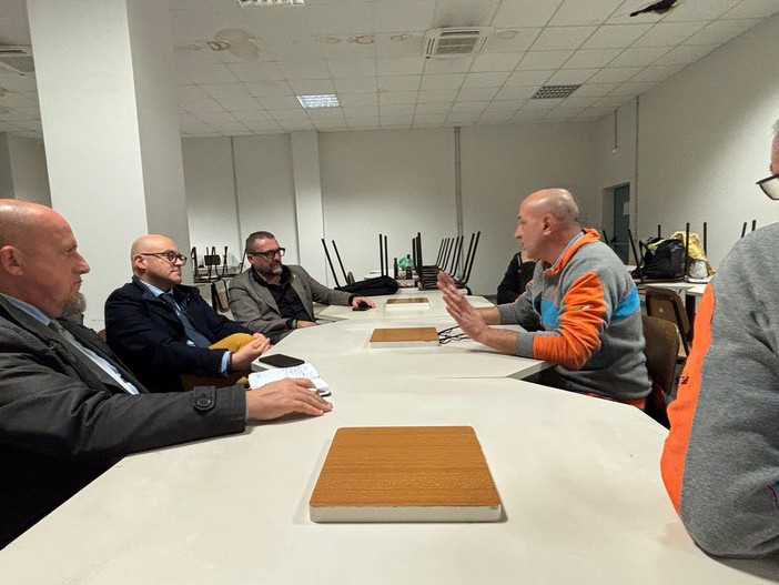 Piaggio Aerospace e LaerH, a Villanova d'Albenga la visita dell'assessore regionale Ripamonti e del consigliere Piana Piaggio Aerospace e LaerH, a Villanova d'Albenga la visita dell'assessore regionale Ripamonti e del consigliere Piana