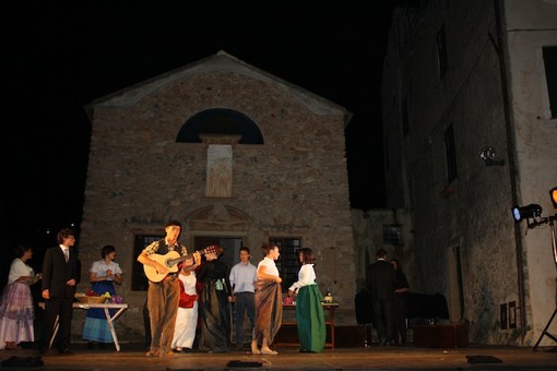 Ragazzi sul palco del...Festival mercoledì 8 luglio ore 21