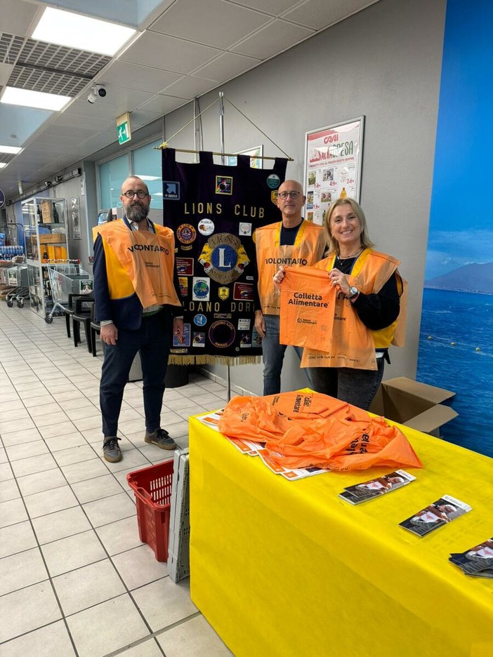 Il maltempo non ferma la solidarietà: il Lions Loano Doria ha partecipato alla Colletta Alimentare Il maltempo non ferma la solidarietà: il Lions Loano Doria ha partecipato alla Colletta Alimentare