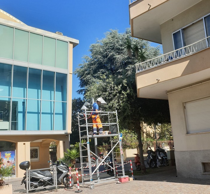Pietra Ligure: "relamping" del quartiere Aietta nel nome dell'ambiente e del risparmio Pietra Ligure: "relamping" del quartiere Aietta nel nome dell'ambiente e del risparmio