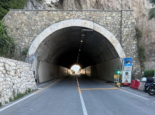 Finale, verso la riapertura l'Aurelia dopo mesi di semaforo a Capo San Donato: il doppio senso dal 26 ottobre