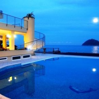 Albenga: latino-americano nel giovedì di Isola del Sole