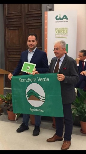 Roccavignale, il Comune ha ricevuto la Bandiera Verde per l’agricoltura Roccavignale, il Comune ha ricevuto la Bandiera Verde per l’agricoltura