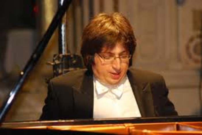 Finale Ligure: il pianista Ramin Bahrami il nuovo Inquieto dell'anno 2014 Finale Ligure: il pianista Ramin Bahrami il nuovo Inquieto dell'anno 2014