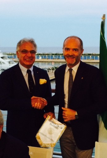 Cambio delle consegne al Rotary di Alassio: il nuovo Presidente Agostino Sommariva subentra a Vincenzo Raimondo Cambio delle consegne al Rotary di Alassio: il nuovo Presidente Agostino Sommariva subentra a Vincenzo Raimondo