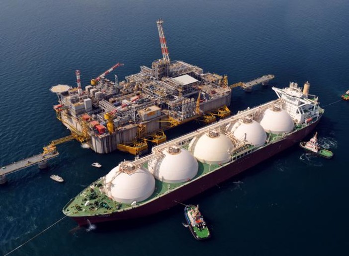 Sul rigassificatore "Pensiero Critico Savona" ne ha per tutti: l'accusa a politica locale e nazionale