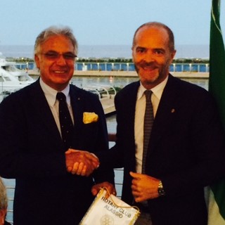 Cambio delle consegne al Rotary di Alassio: il nuovo Presidente Agostino Sommariva subentra a Vincenzo Raimondo